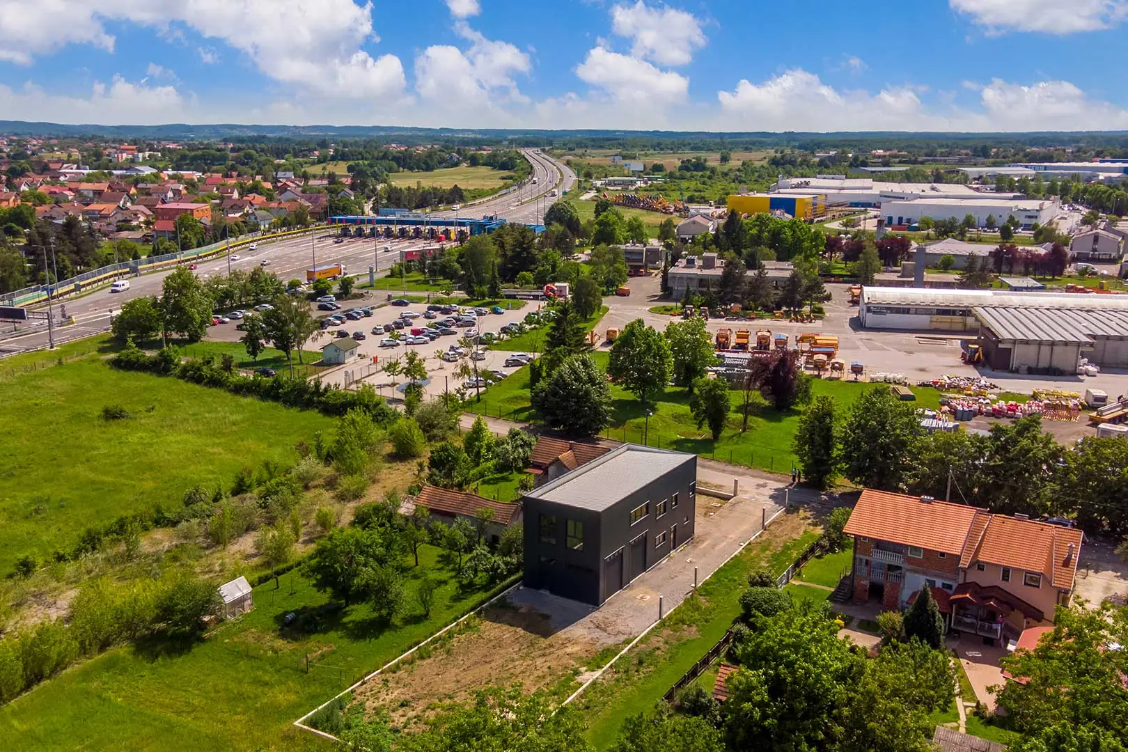 STAMBENO-POSLOVNA ZGRADA Milletech, Zagreb, Demerje